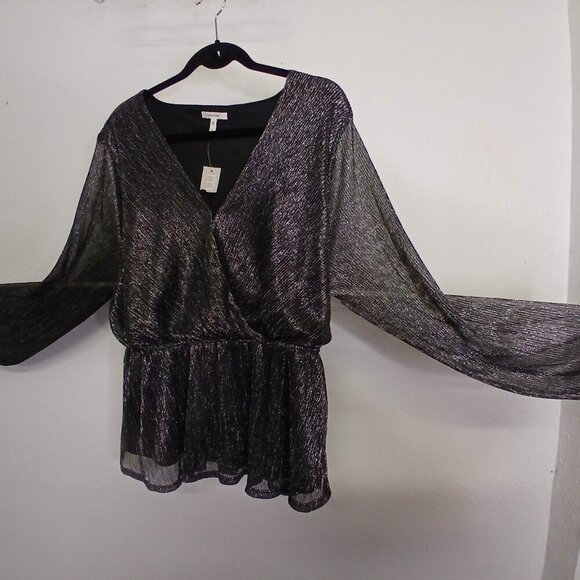 NWT Maurices Black and Gold metallic shimmer wrap Top size XL - Picture 2 of 8